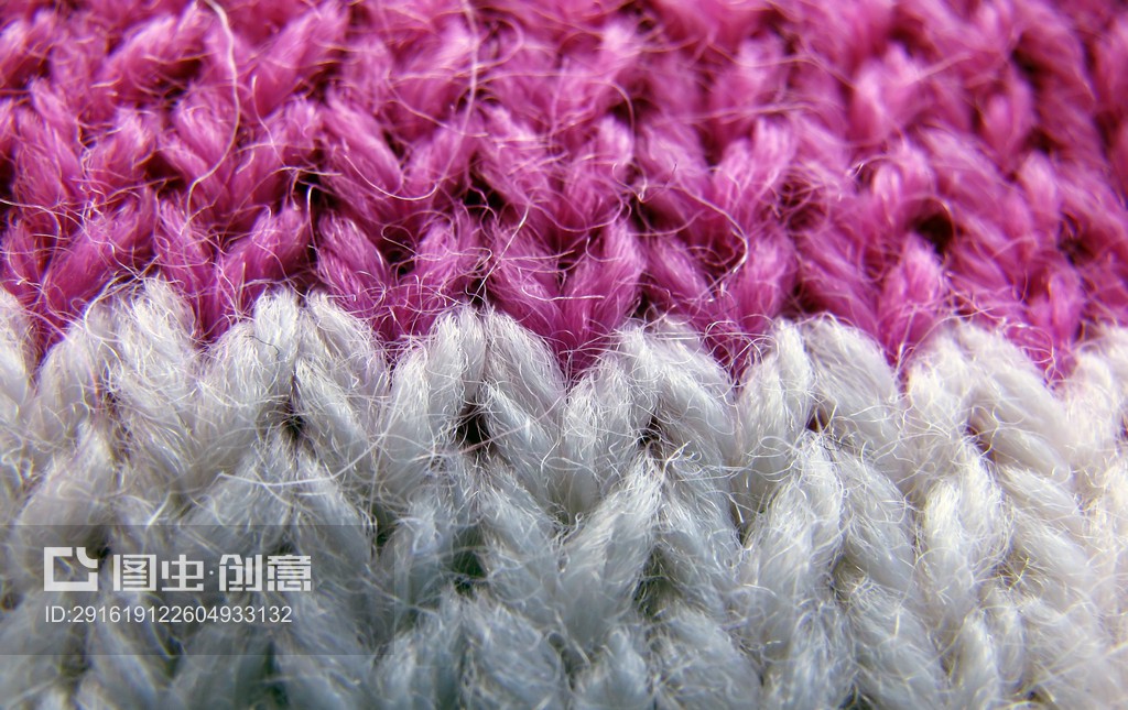 針織丁香和白線產品Knitted lilac and white thread product